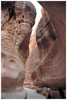 il Siq, stretta ed alta gola di ingresso a Petra